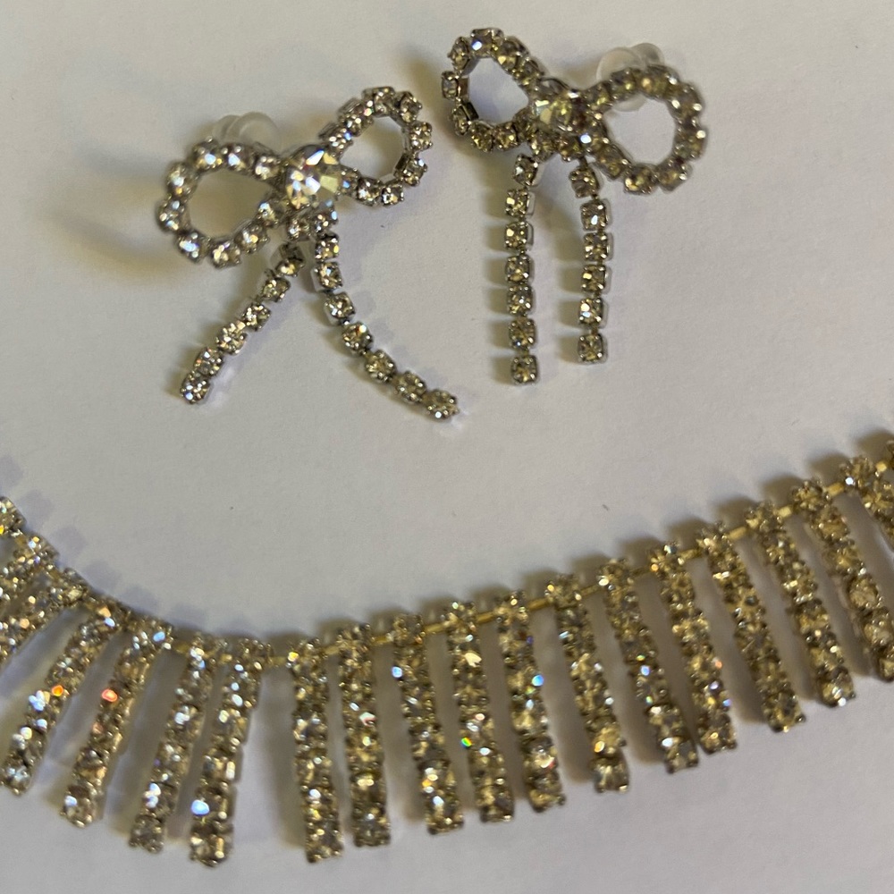 Vintage Rhinestone Necklace Earring  Set & Bow earring 🥈